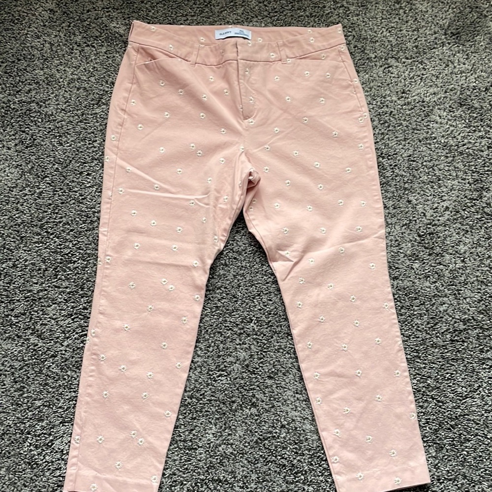 Old Navy flower embroidered high rise Pixie pants